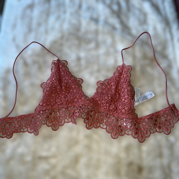 Forever 21 | Summer Pink Crochet Crop Spaghetti, Strap, Top Boho-inspire… - Picture 13 of 17
